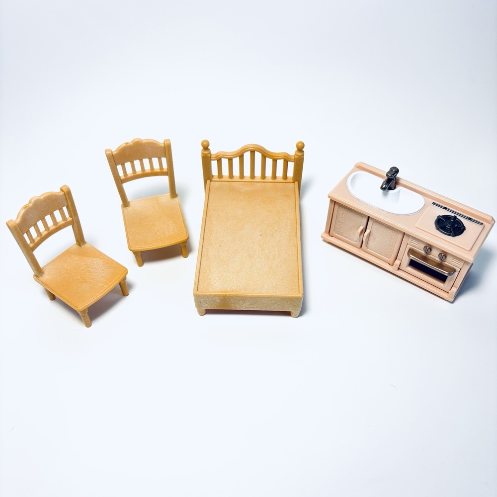Calico Critters Epoch Sylvanian Furniture Bed 2 Chairs Kitchen Sink/Stove Lot